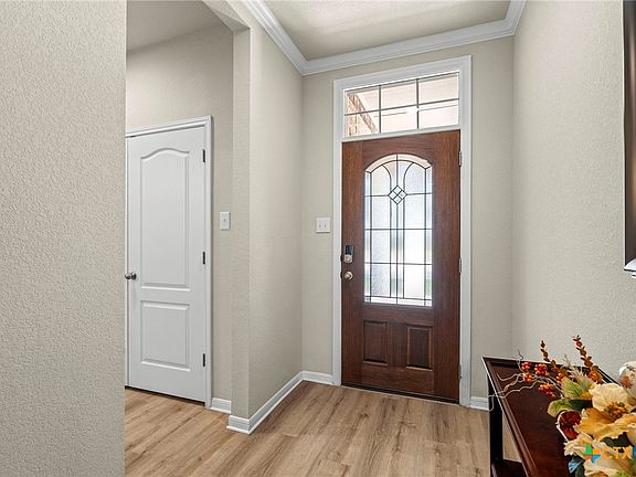 5th image of 611 Raven Dr