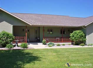 410 West St, Loganville, WI 53943