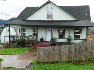 176 Nehalem Loop, Roseburg, OR 97471