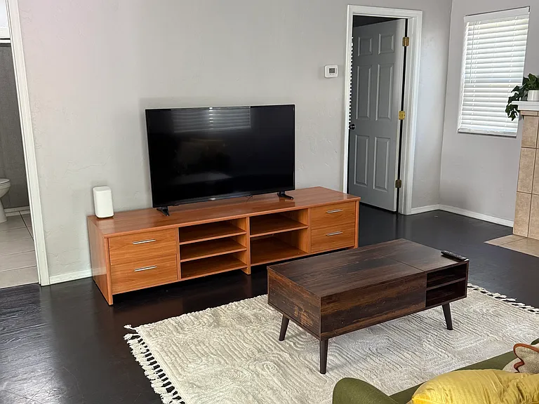 1135 E 8th St #1 — Photo 6