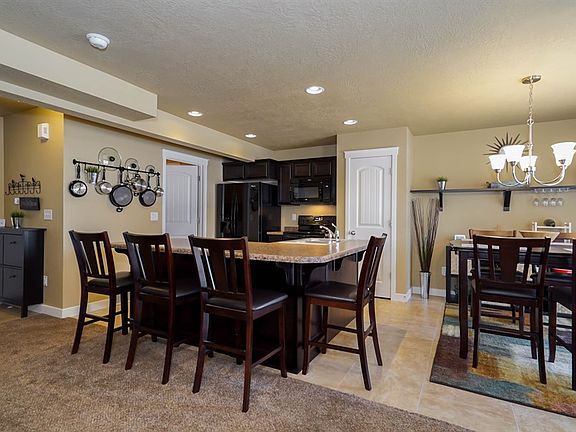 5th image of 2424 N Wellington Dr