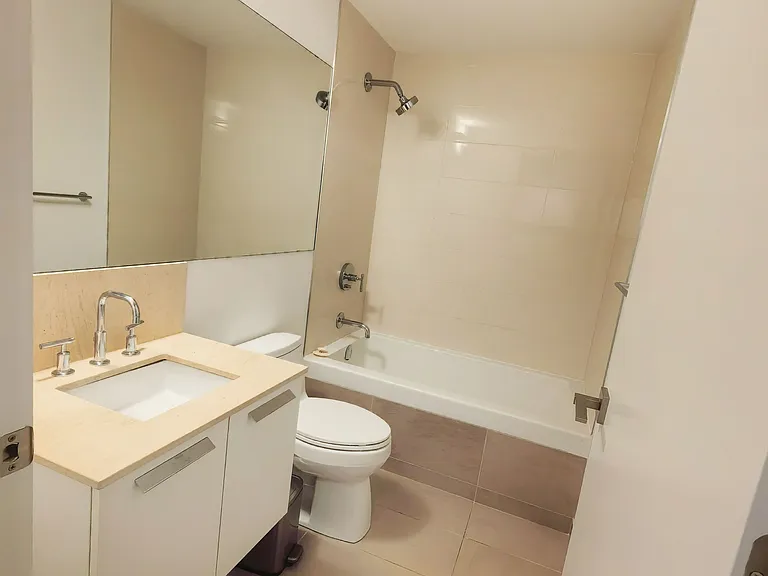 50 Charles St E #2607 — Photo 11