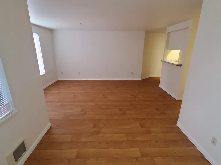 Portage Bay Apartments — Photo 29