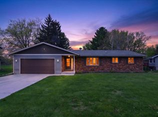 508 Woodvale Dr, Deforest, WI 53532