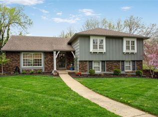 8416 Cambridge St, Leawood, KS 66206