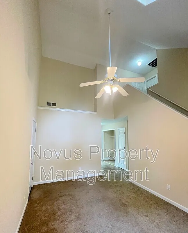3 bed, 2.0 bath, 1056 sqft, $1,395 — Photo 4
