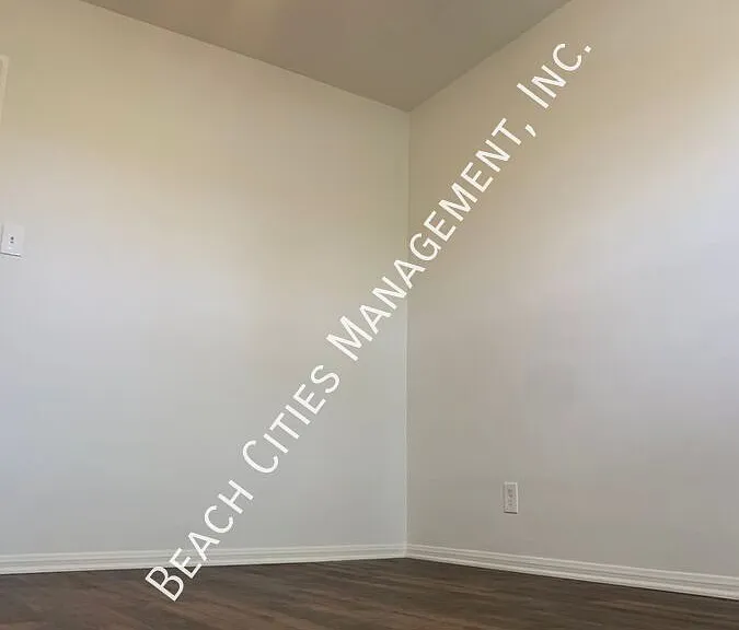 945 E Carson St — Photo 20