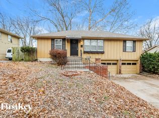8607 Maple Ave, Raytown, MO 64138