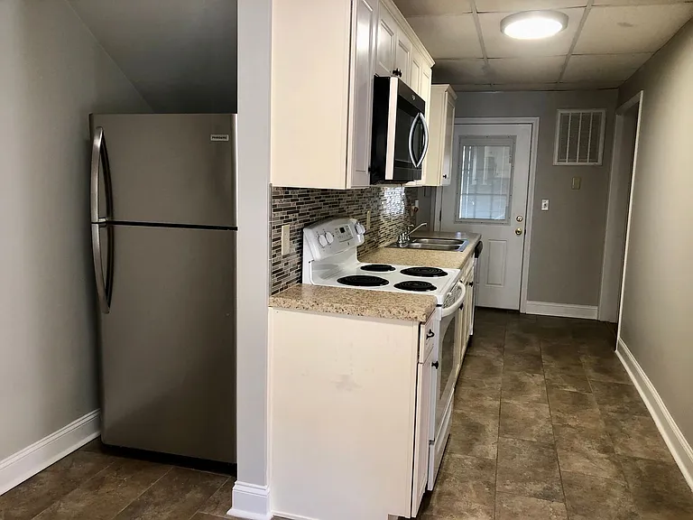 223 E Glendale Ave — Photo 4