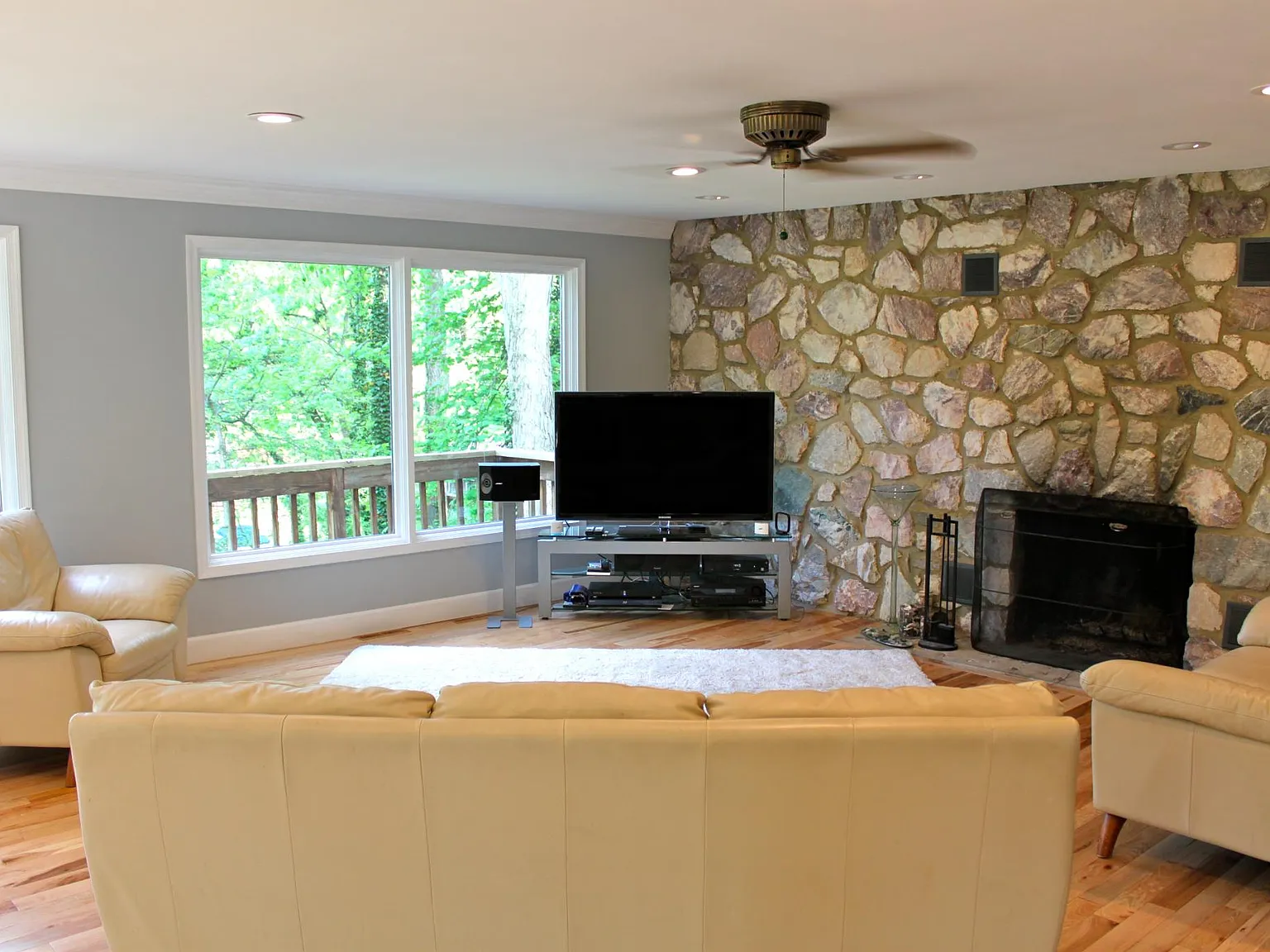 5 bed, 4000 sqft, $4,650 — Photo 2