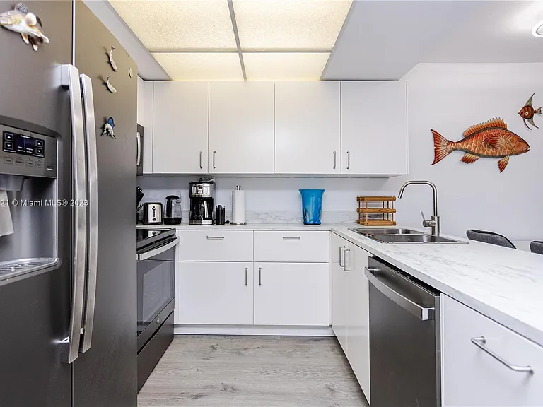 500 N Francisco St #234 — Photo 21