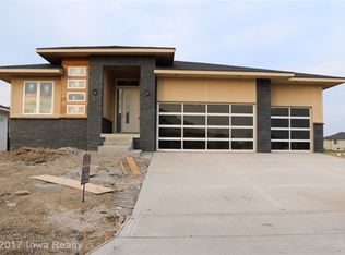 415 NE Bobcat Dr, Waukee, IA 50263