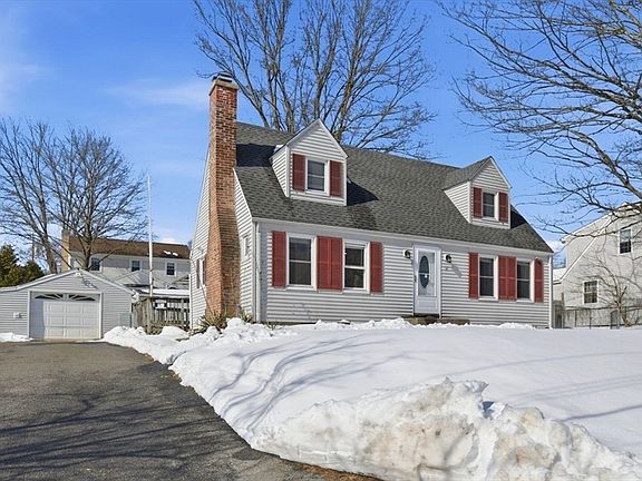 3rd image of 32 Glenview Dr