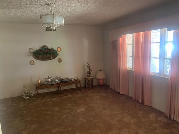 3rd image of 208 E 21st St
