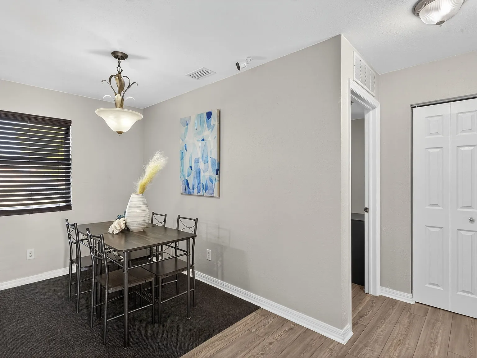7 bed, 1389 sqft, $740 — Photo 4
