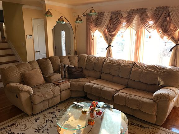 4th image of 28 Fairlawn Dr
