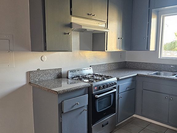 4th image of 16004 Cantlay St APT 7