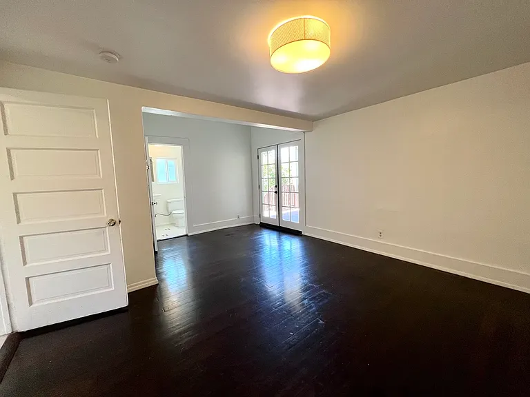 2822 W Avenue 33 — Photo 2