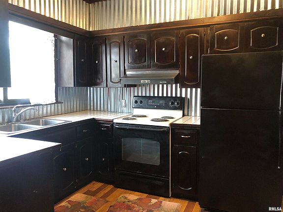 4th image of 1008 E Boulevard St
