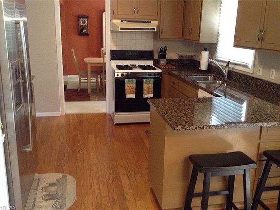 3rd image of 611 Revere Dr