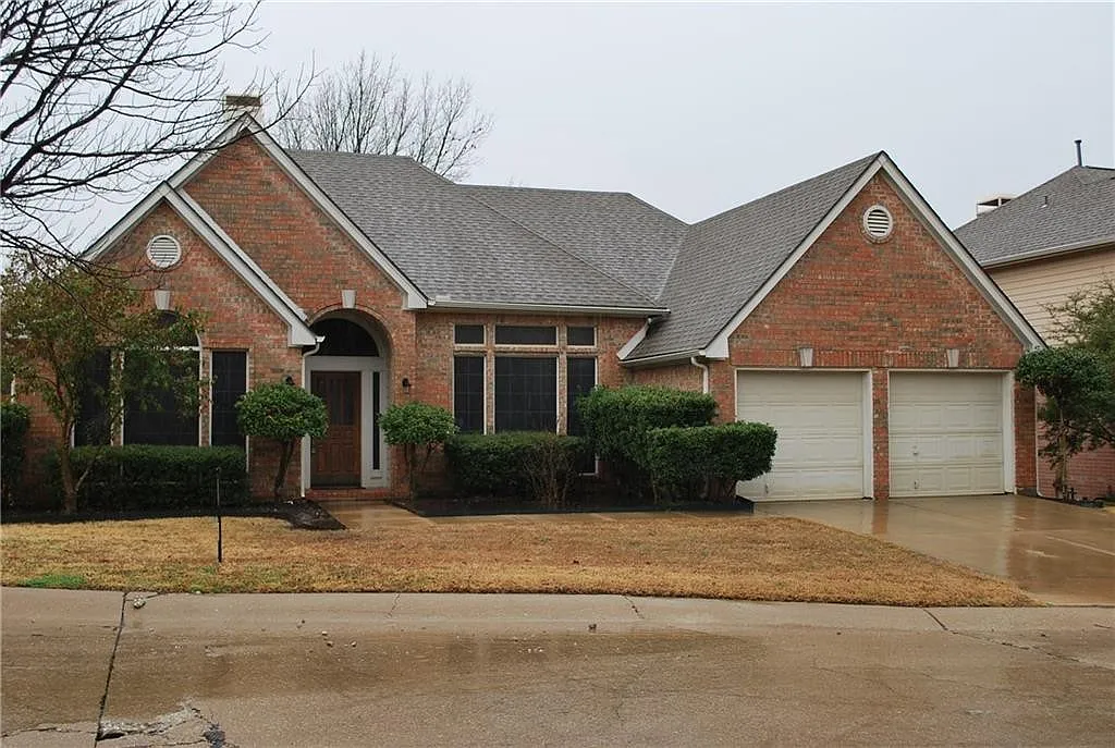 Fantastic 4-2-2 in Highland Village Green Belt! — Photo 1
