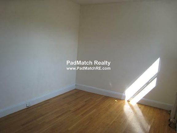 4th image of 62 1/2 Egmont St