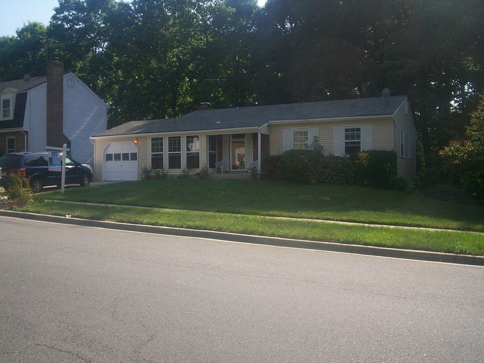 Front View of home which includes one car garage
