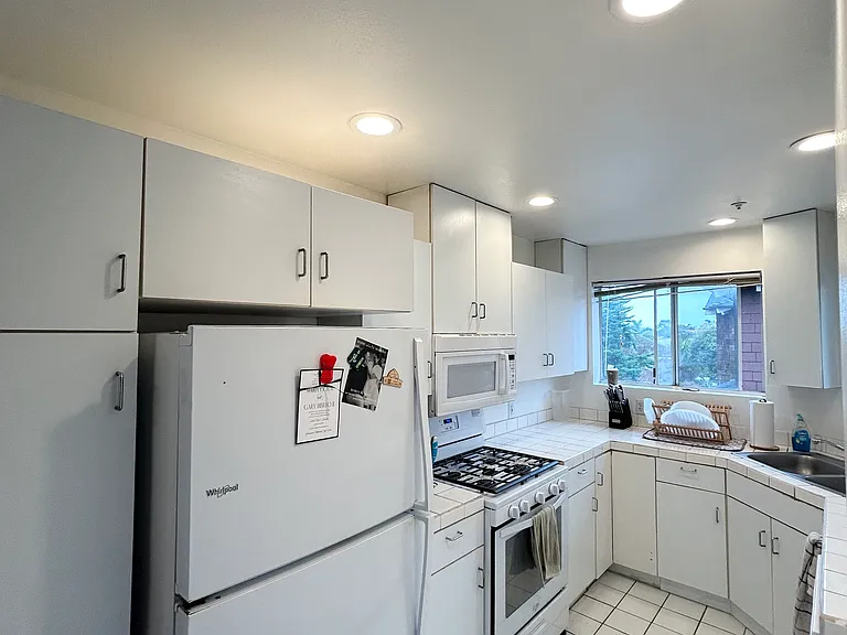 222 S Helix Ave #5 — Photo 4