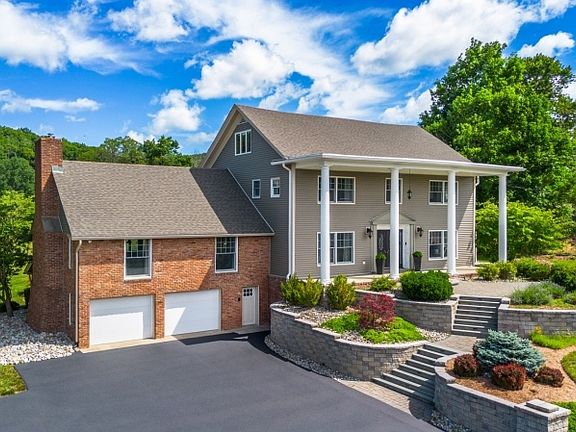 4th image of 111 Beaver Run Rd