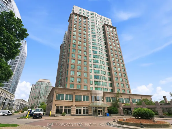 8 Lee Centre Dr #913, Toronto, ON M1H 3H8