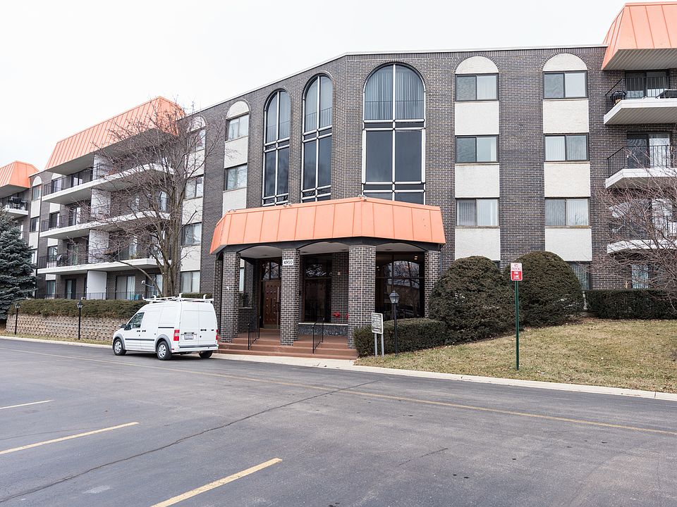 1st image of 4900 Foster St APT 102