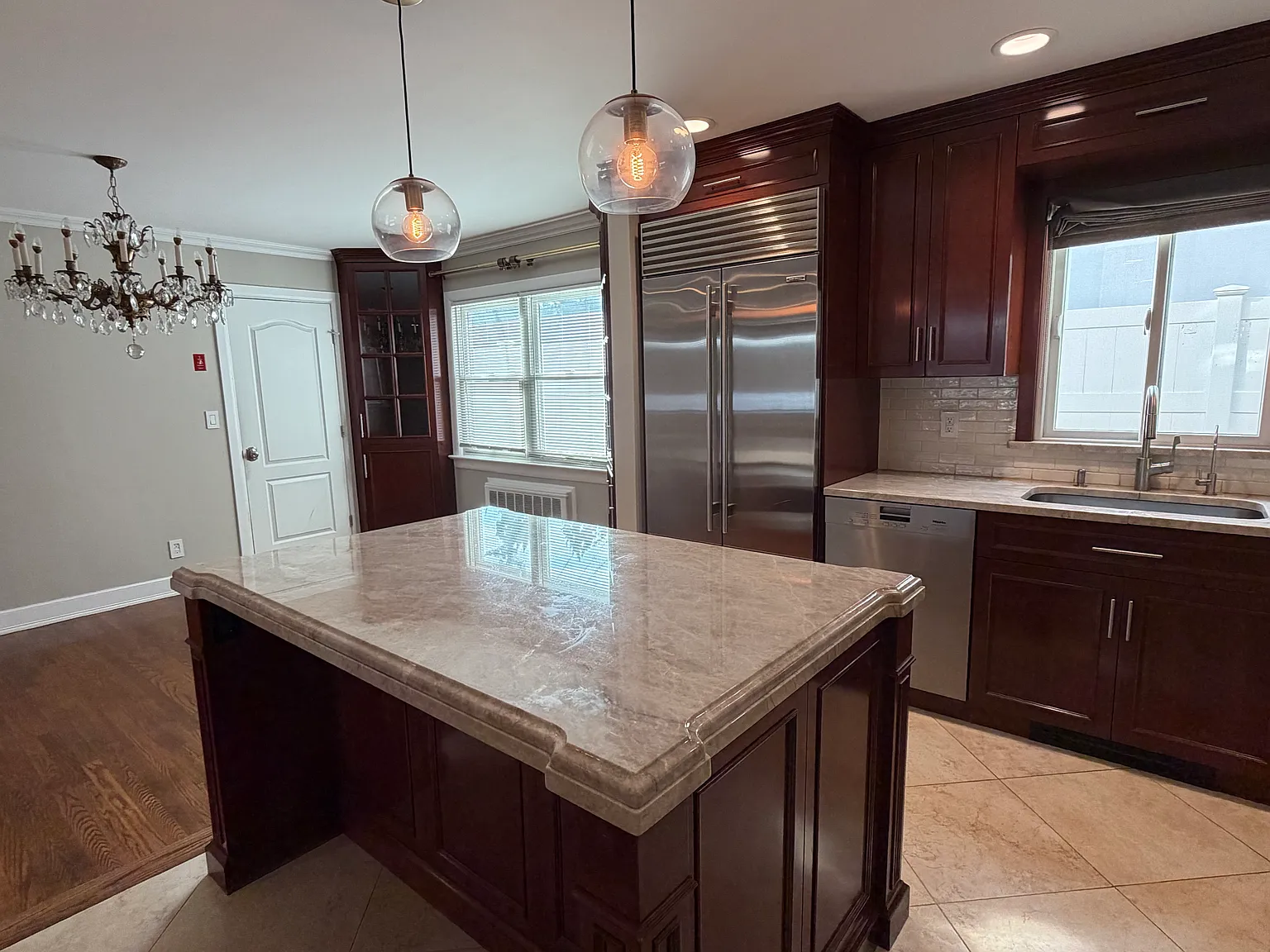 3 bed, 1400 sqft, $4,800 — Photo 3
