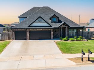 1421 Blue Moon Rd, Centerton, AR 72719