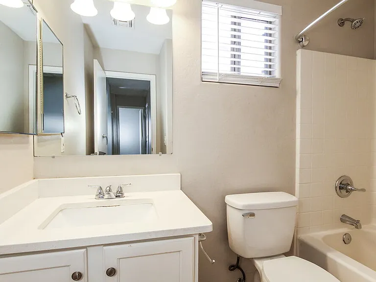 7334 W Lamar Rd — Photo 14