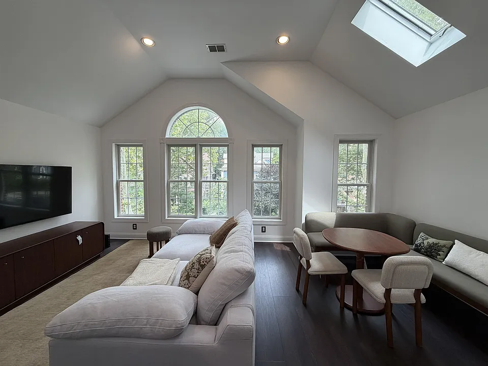 91 Gifford Ave #2