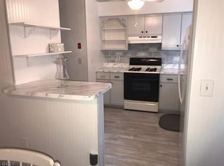 9 Village Dr #1104, Hamburg, NJ 07419