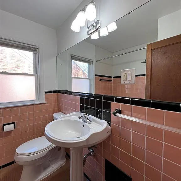 23280 Forest St — Photo 12