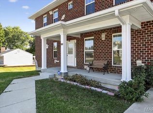 306 Essen Ln, Ballwin, MO 63021