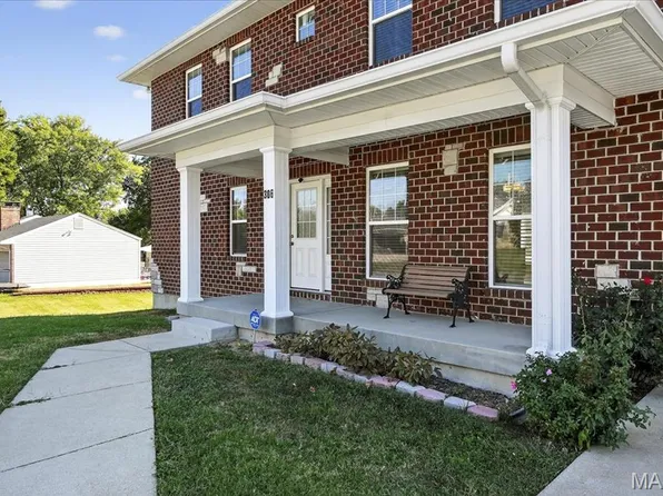 306 Essen Ln, Ballwin, MO 63021