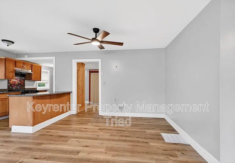 704 E Lexington Ave — Photo 17