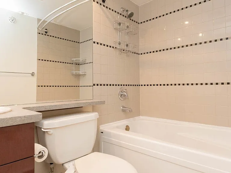 1033 Marinaside Cres #2M — Photo 15