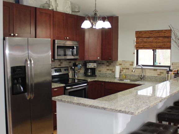 4th image of 30 Pond Ln