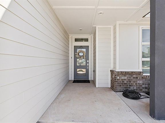 2nd image of 15404 Avalon Ln