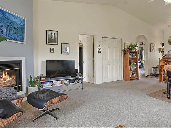 5th image of 2822 N Cascade Ave