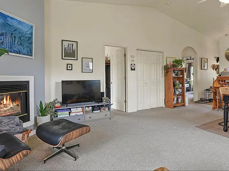 2822 N Cascade Ave — Photo 5