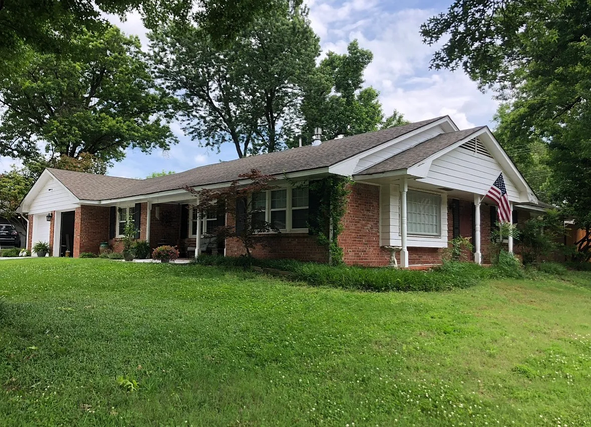 3 bed, 2.5 bath, 2200 sqft, $2,500 — Photo 1
