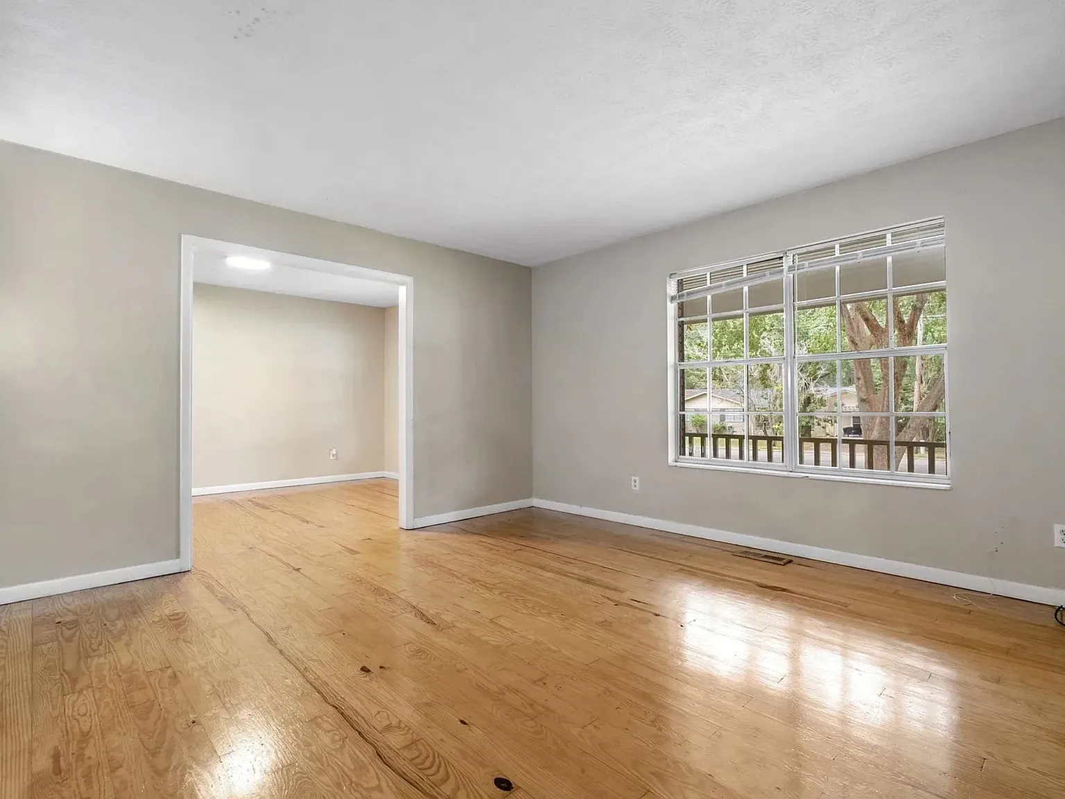 4 bed, 1900 sqft, $2,295 — Photo 3