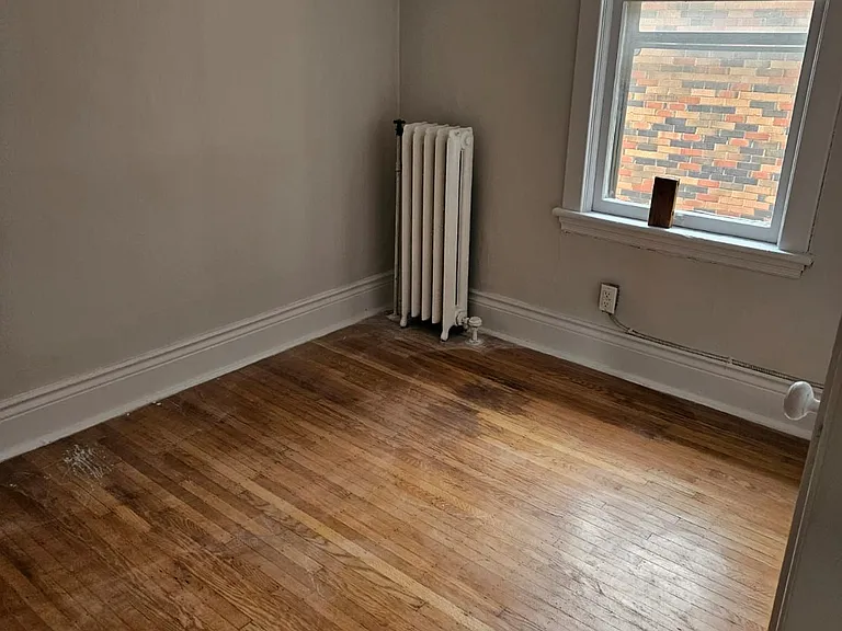 985 Main St E #6 — Photo 4