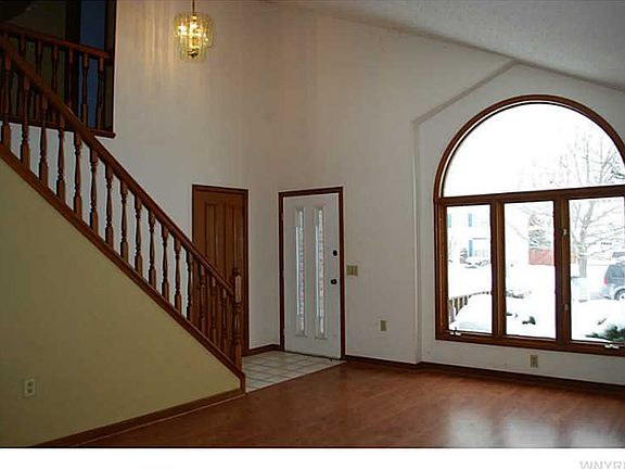 4th image of 125 Carla Ln