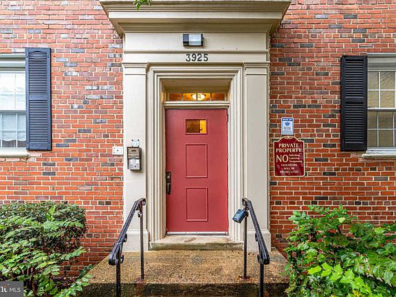 3rd image of 3925 Pennsylvania Ave SE APT 301